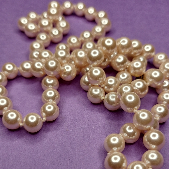 Elegant Pearl Necklace - Picture 1 of 4